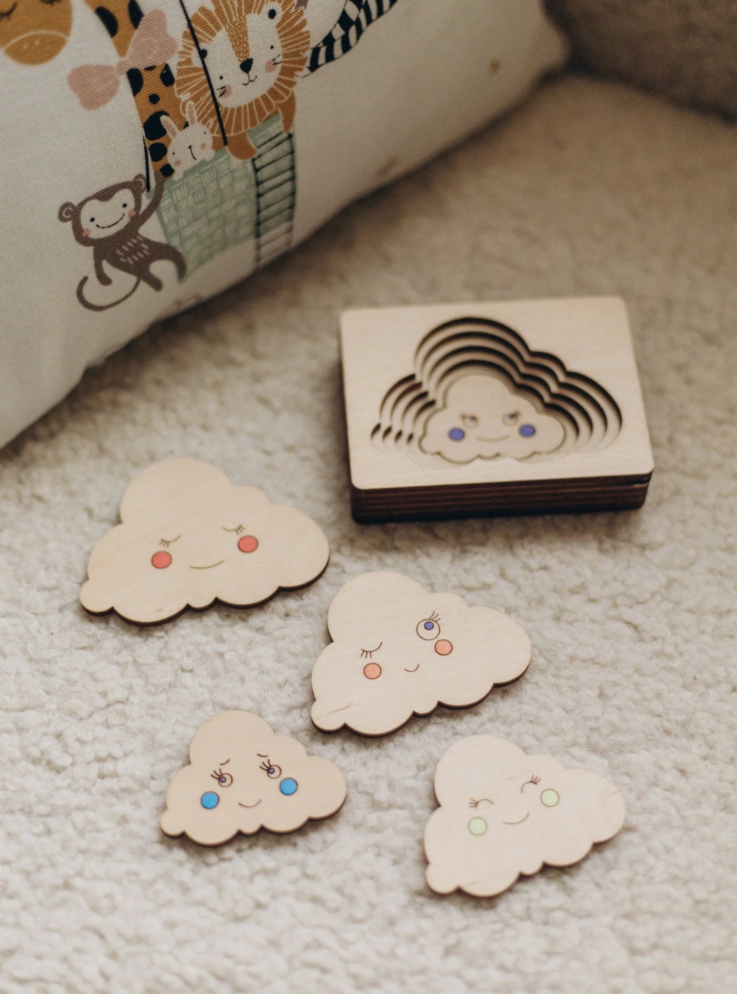 Medinė sluoksniuota dėlionė (debesėlių formos)